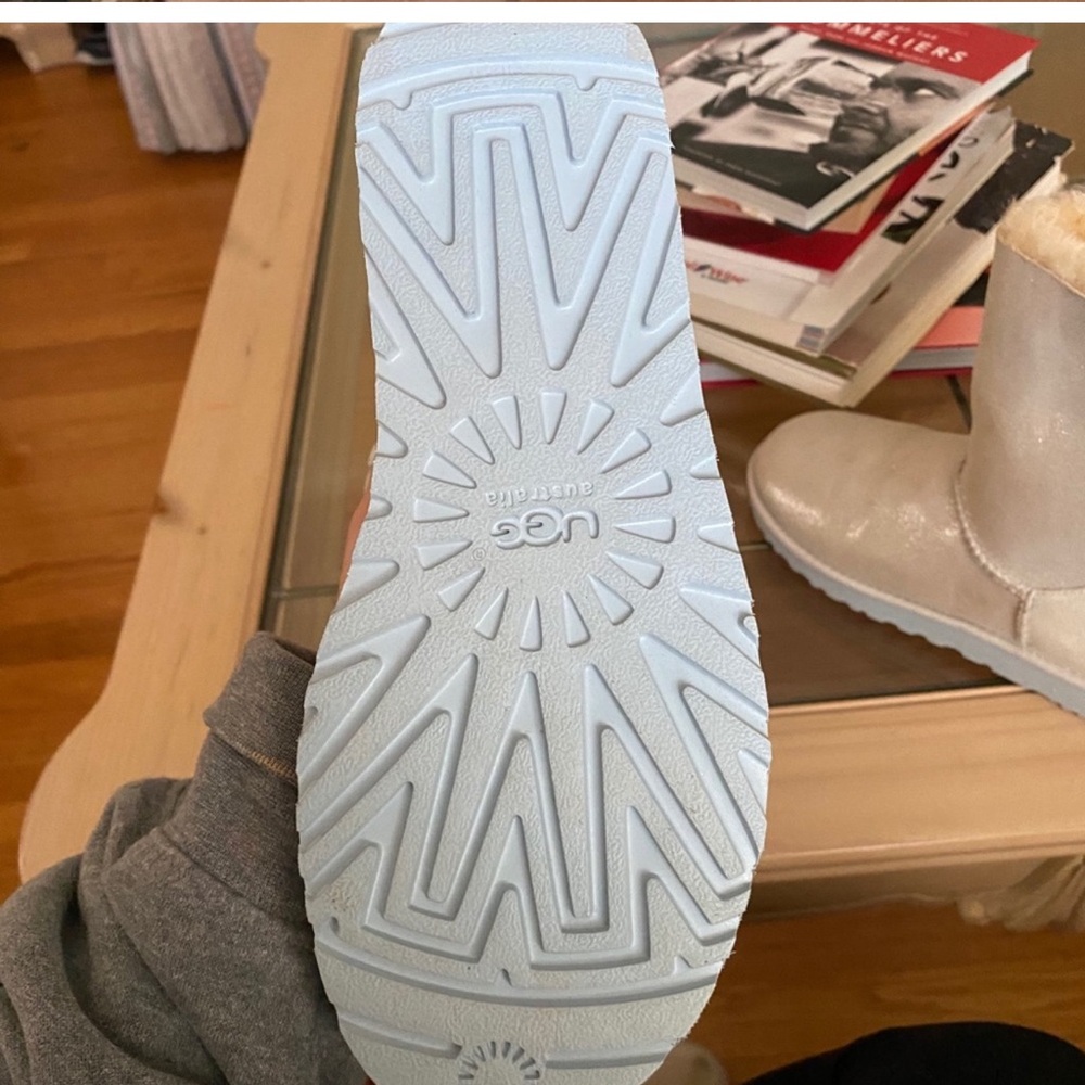[UGG] Shimmering Silver Winter Boots - Picture 11 of 12